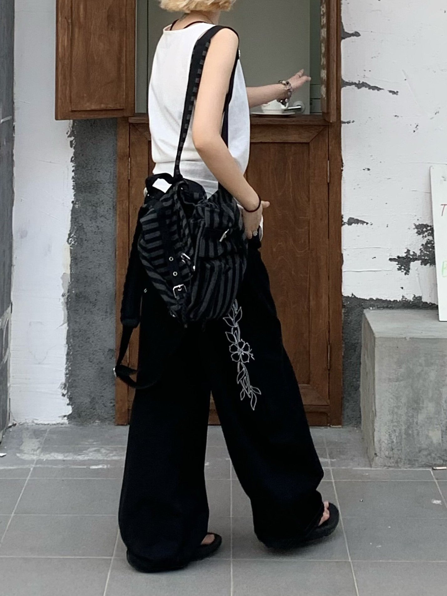 Flower design curved denim pants TK0405